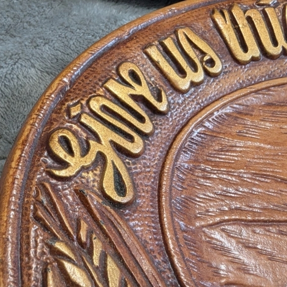 Vintage 1954 resin plate Give Us This Day Our Daily Bread - Picture 3 of 8